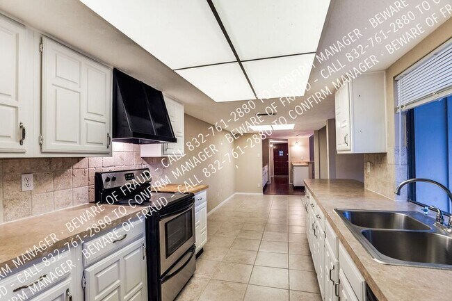 Building Photo - 3121 Fieldview Dr