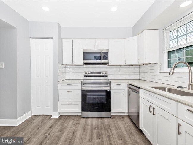 Building Photo - 13114 Thackery Pl
