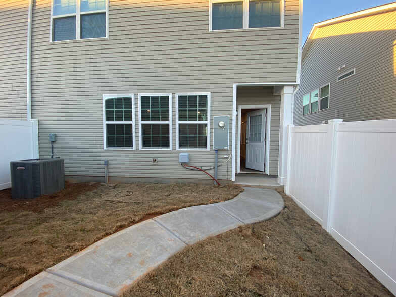 Building Photo - Room in Townhome on Canton Side Ave