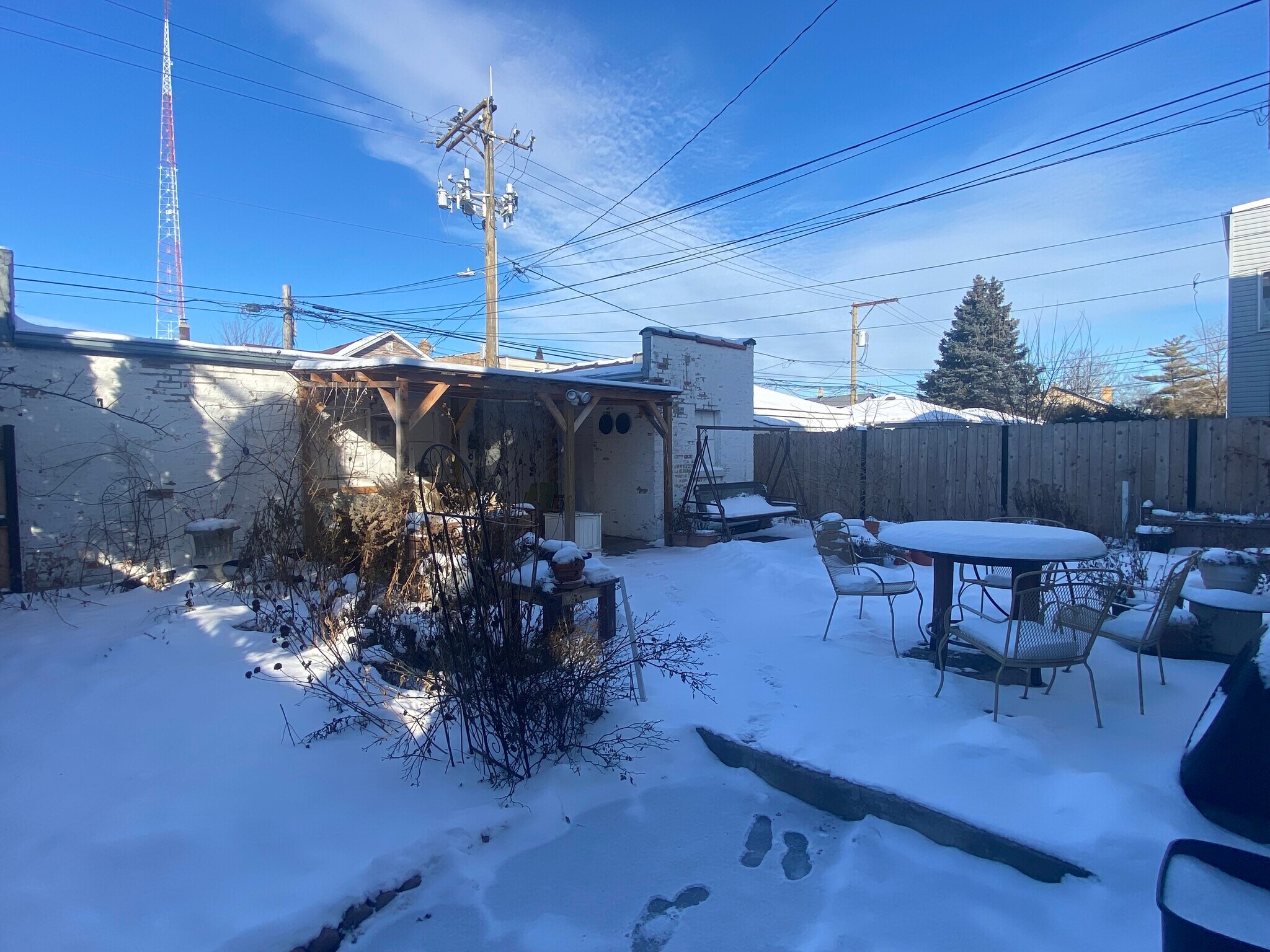 Building Photo - 4956 W Nelson St