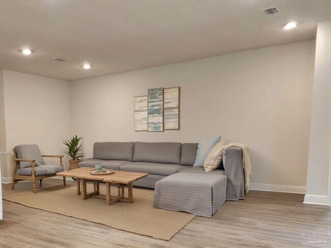 Building Photo - 7890 Burnside Lp