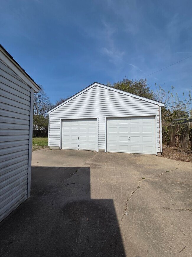 Building Photo - LAKELAND HOMES