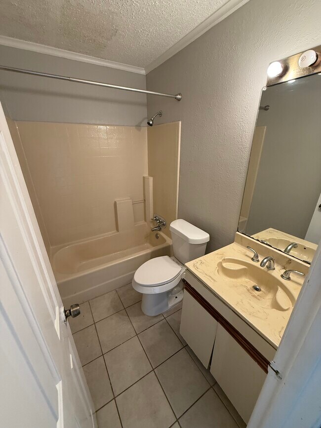 Building Photo - 830 Ash Grove Ln