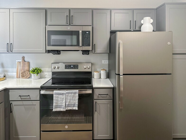 Building Photo - Green Trails Apartments