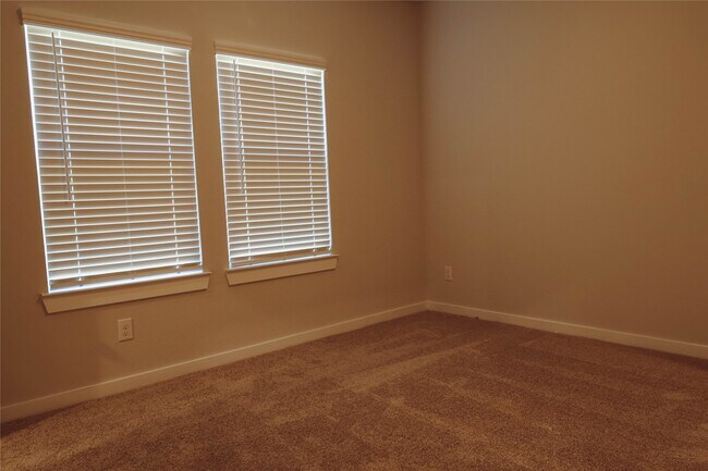 Building Photo - 8582 Blueberry Ash St