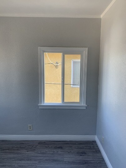 Building Photo - Spacious 2-Bedroom Apartment in Prime Los ...