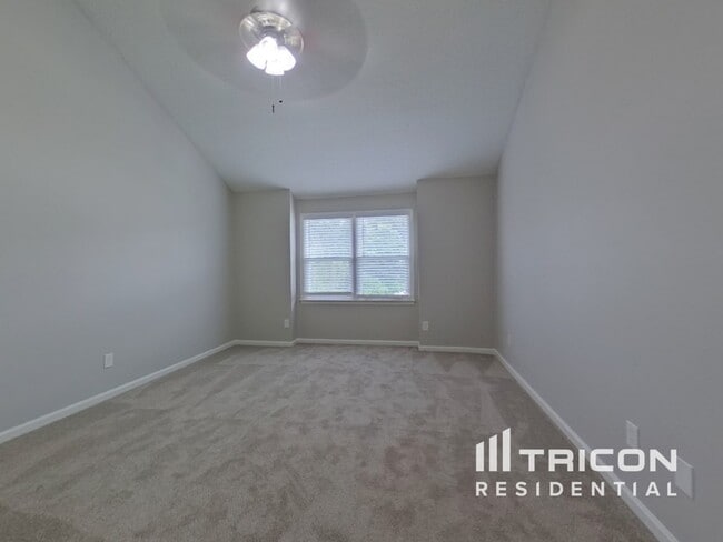 Building Photo - 9020 Country Barn Ct