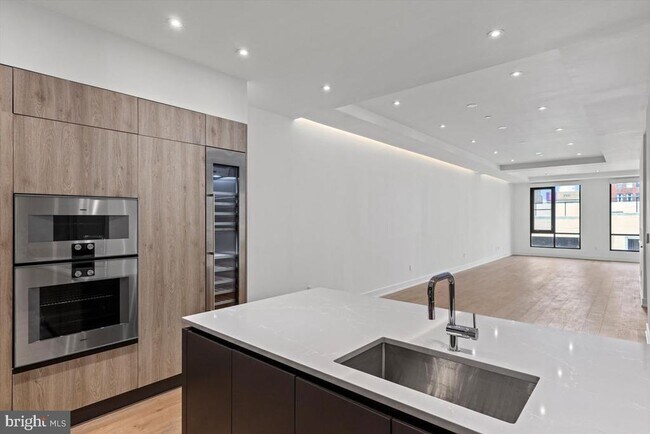 Building Photo - 724 Chestnut St