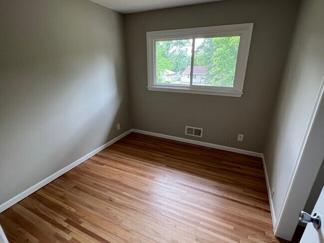 Building Photo - 1760 City Heights Dr