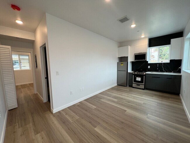 Building Photo - 5526 Blackwelder St