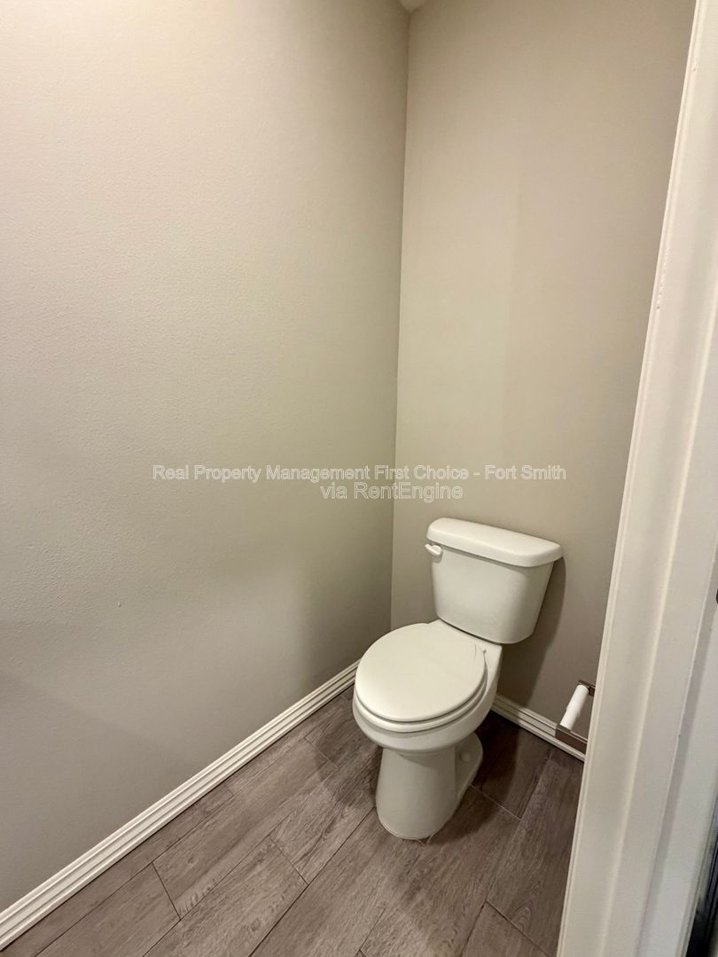 Building Photo - 9919 Landry Dr