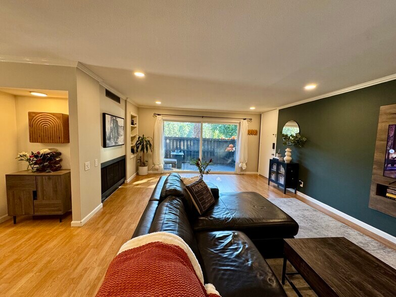 Building Photo - 31555 Lindero Canyon Rd