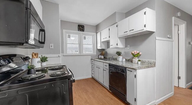 Building Photo - 35 St Sebastian Ln