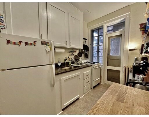 Building Photo - 73 Martin St