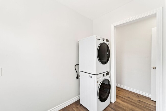 Building Photo - Recently Remodeled Home- MUST SEE!!!!!