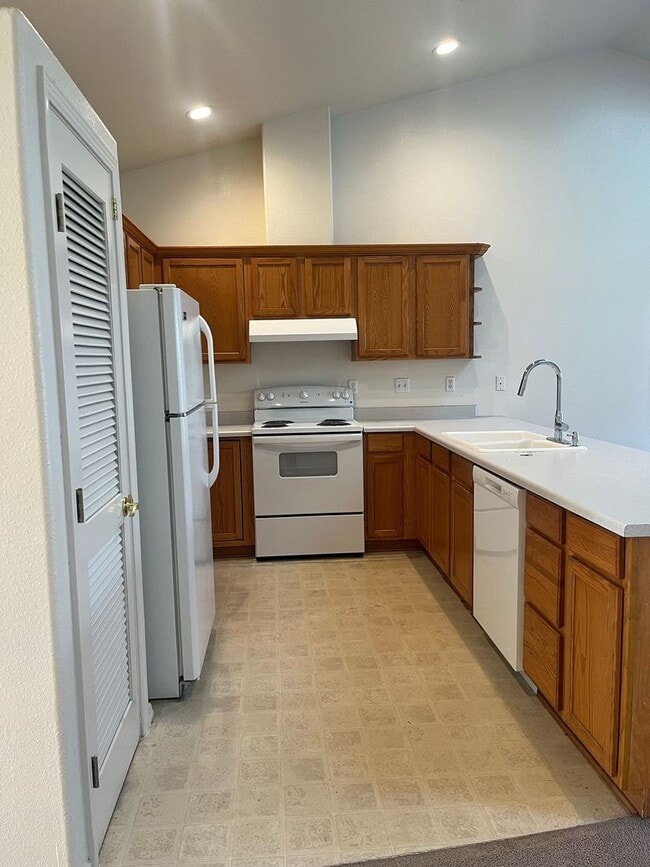 Building Photo - 3984-3988 Arrowhead Dr