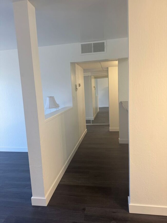 Building Photo - Fully Remodeled 1-Bedroom Condo in the Hea...