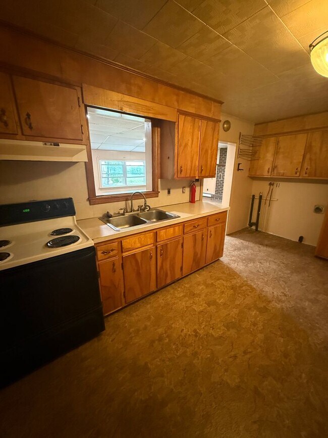 Building Photo - 2 bedroom possibly 3 with oversized Garage/Work Shop in Newville