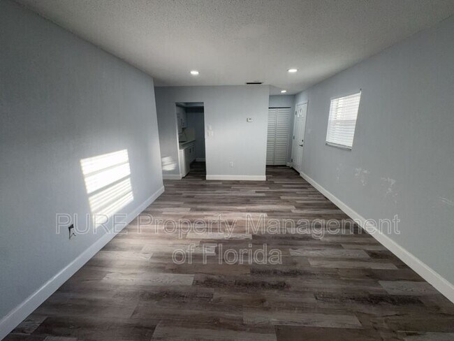 Building Photo - 1610 SE 25th St