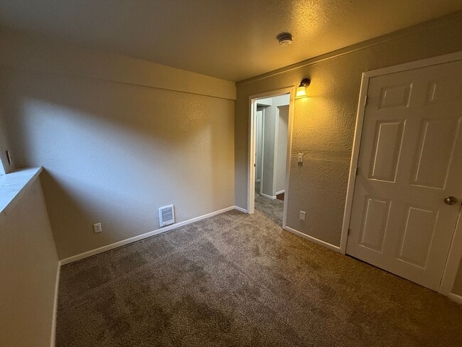 Building Photo - BRAND NEW 5 bed House in Tacoma School District!