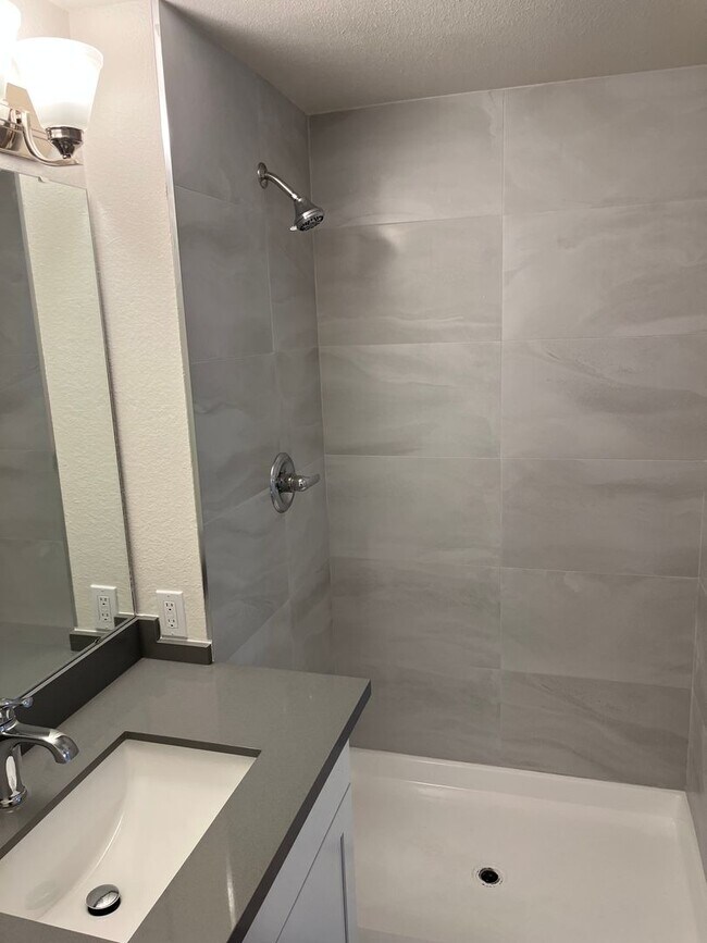 Building Photo - W55-56