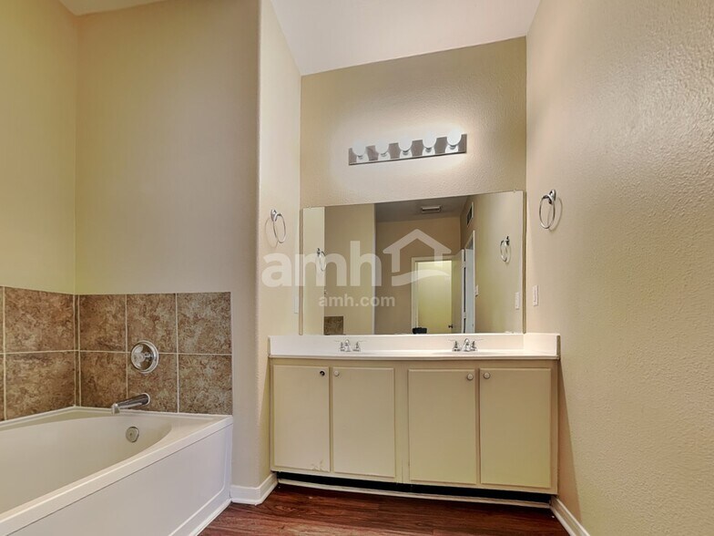 Building Photo - 19314 Yaupon Creek Dr