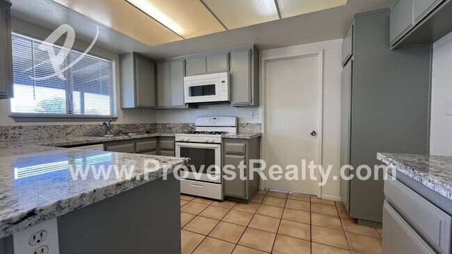 Building Photo - 3 Bed, 2 Bath Apple Valley Home!!!