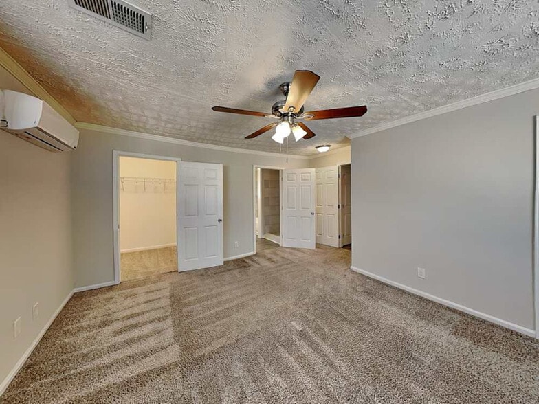 Building Photo - 335 Dartmouth Dr SW