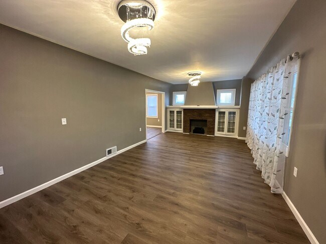 Primary Photo - 6302 W Medford Ave