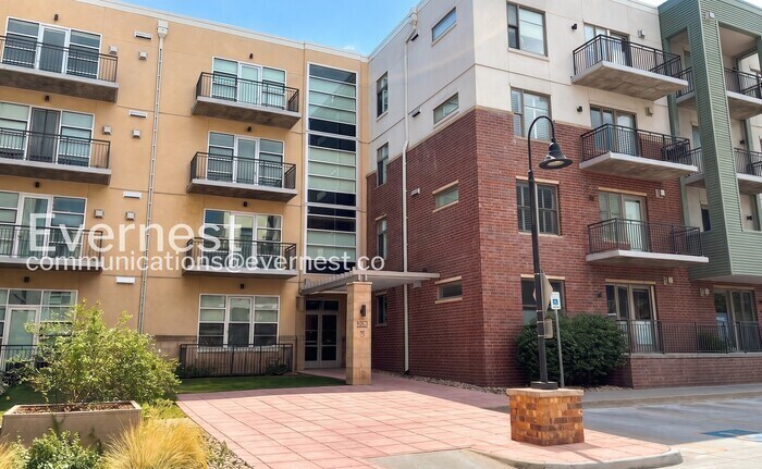 Building Photo - 3601 Arapahoe Ave