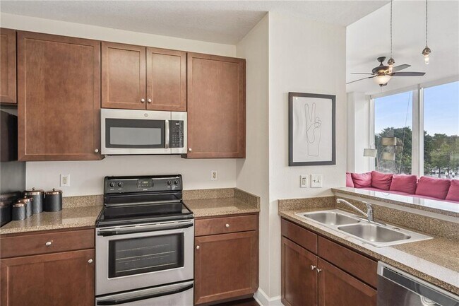 Building Photo - 151 E Washington St