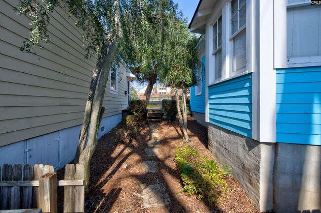 Building Photo - 728 Blanding St