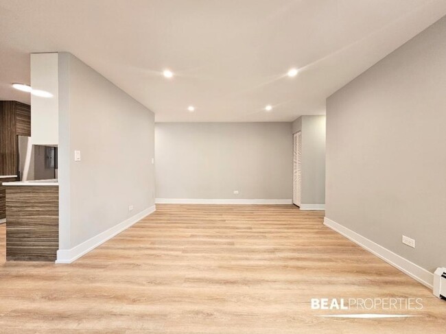 Building Photo - 1 bedroom in CHICAGO IL 60657