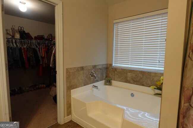 Building Photo - 9775 Ivey Ridge Cir