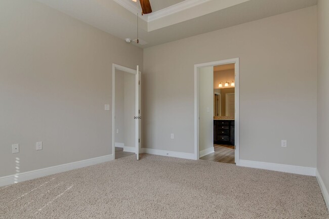 Building Photo - Spacious 4/2 in Hawks Landing