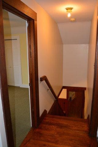 Building Photo - Beautiful, spacious Craftsman, Owner pays Yard Care, Laundry on site