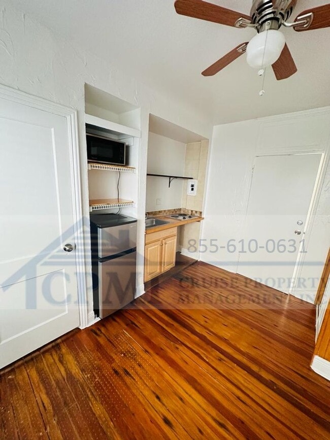 Interior Photo - 123 S Golfview Rd