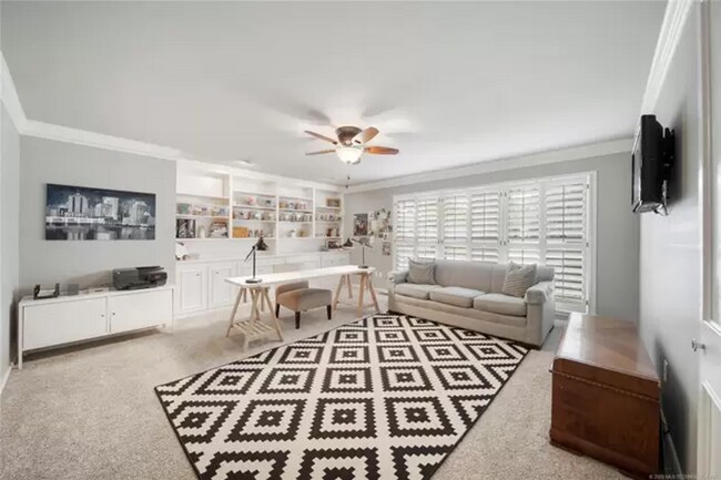 Building Photo - Incredible Ranch Style Home in Midtown!