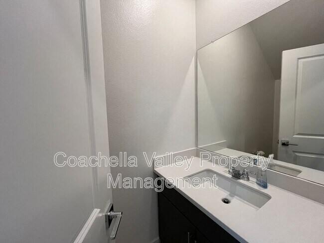 Building Photo - 76279 Cambridge Dr