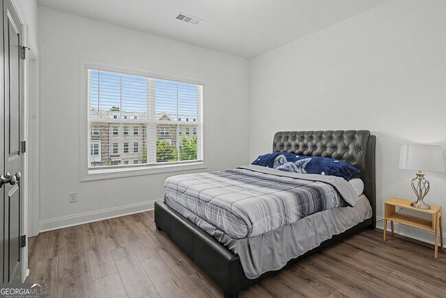 Building Photo - 847 Angora Aly