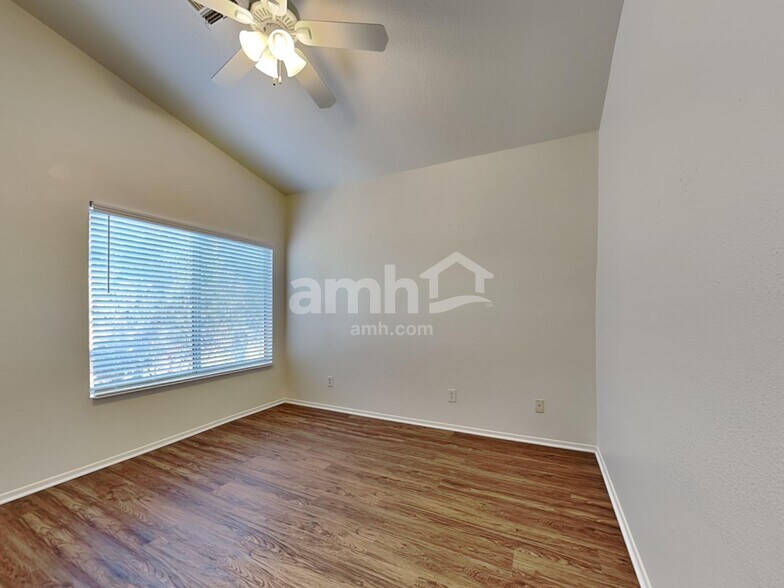 Building Photo - 1750 W Union Hills Dr