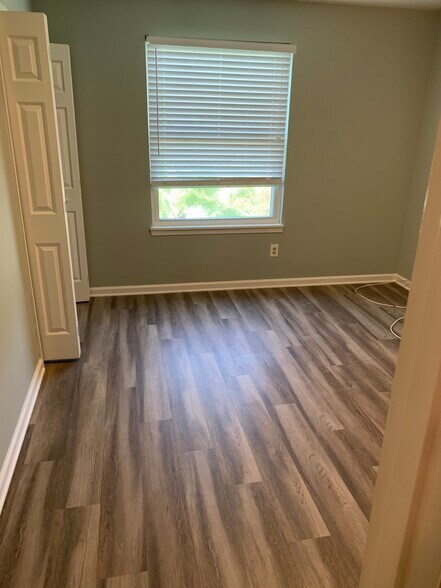 Building Photo - 2133 Oleander Pl