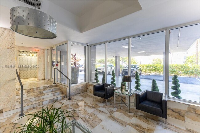 Building Photo - 1255 Collins Ave