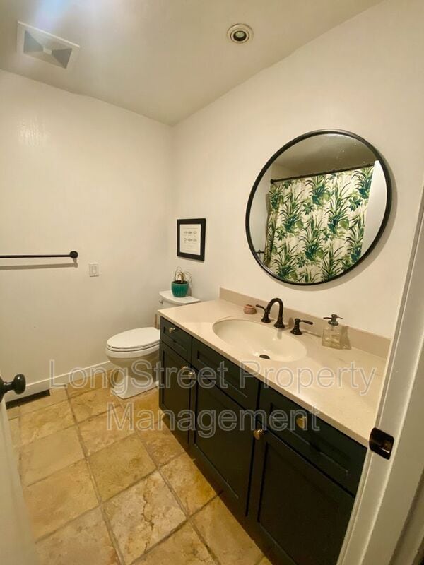 Building Photo - 1011 NW Fernwood Pl