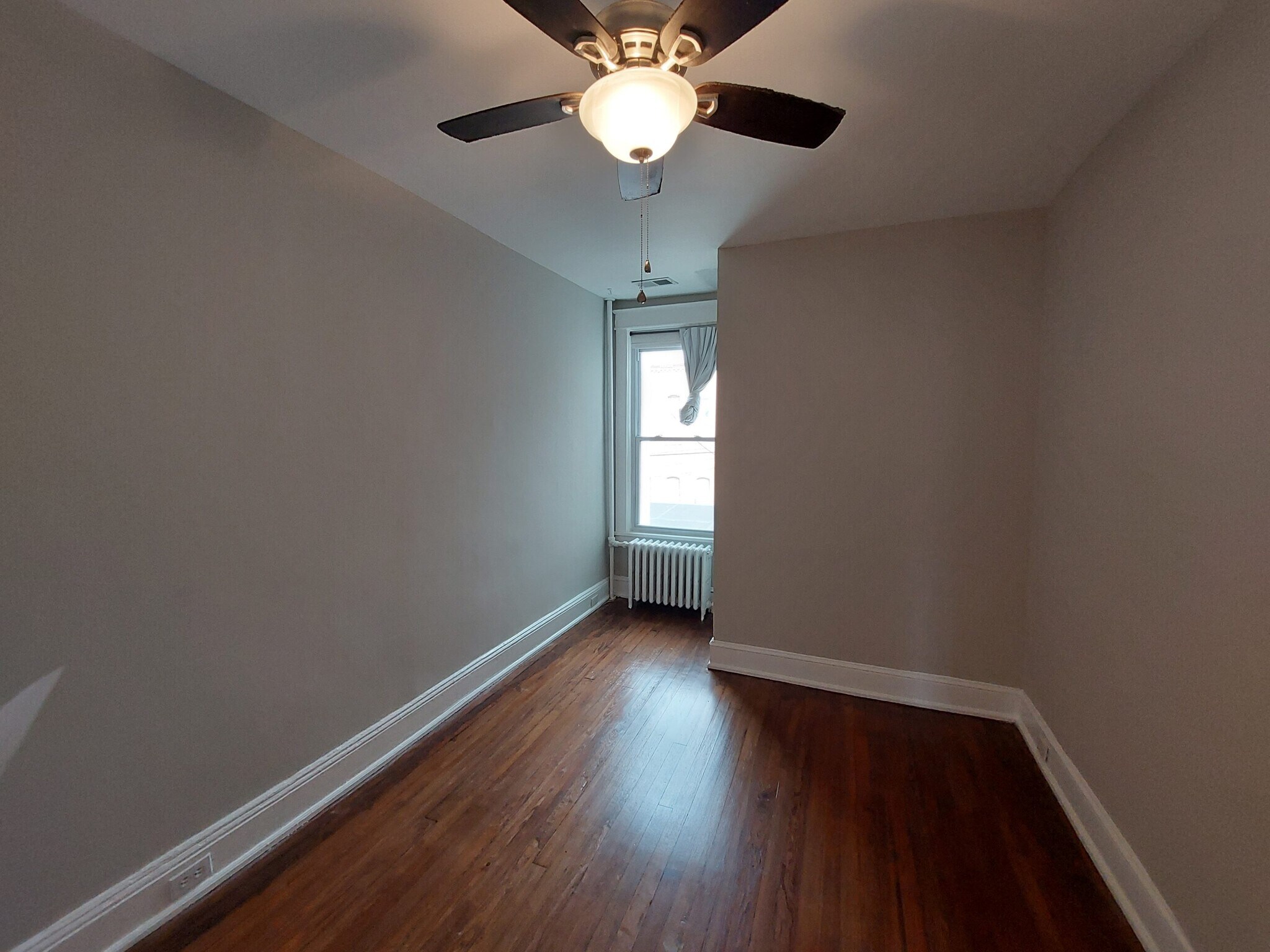 Building Photo - 1330 G St SE