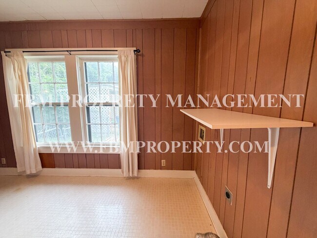 Building Photo - 205 W Gilmer St