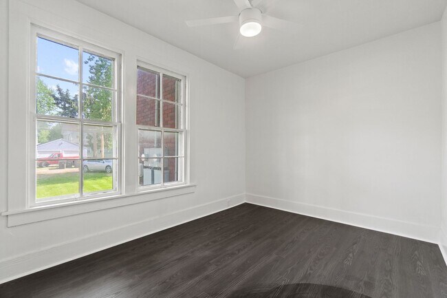 Building Photo - 914/916 Lake Ave