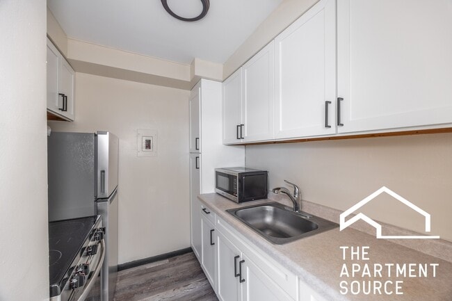 Building Photo - 1400 Chicago Ave