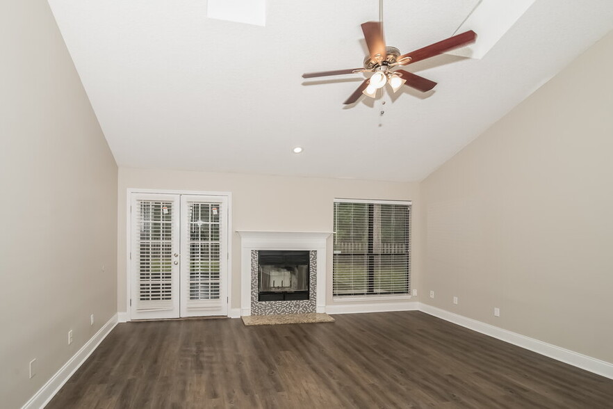 Building Photo - 1676 Tall Timber Dr