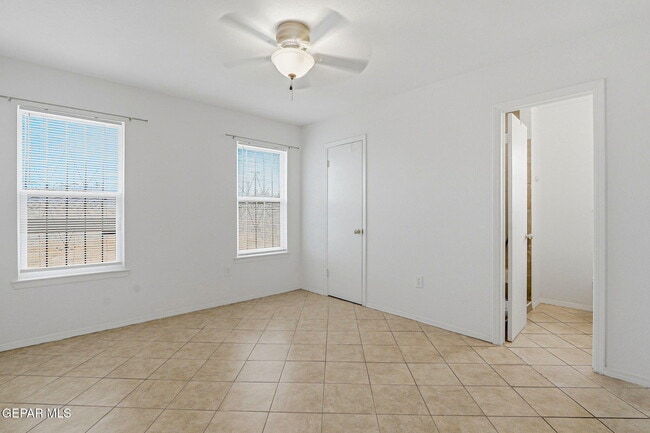 Building Photo - 10837 Gemstone St